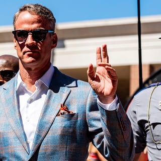 2026-09-25T172253Z_755232483_MT1USATODAY29910275_RTRMADP_3_OLE-MISS-HEAD-COACH-LANE-KIFFIN-PARTICIPATES-IN-THE-WALK-OF (1)