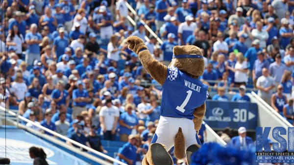 mark-stoops-kentucky-fans-pack-kroger-field-missouri