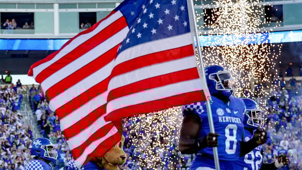 Octavious Oxendine, tunnel, Kroger Field, American flag