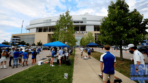 tailgating-kroger-field-open-one-hour-early-florida-kentucky