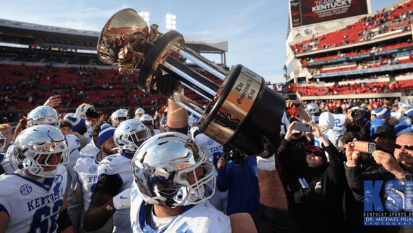 kentucky-celebrates-beating-louisville-governors-cup