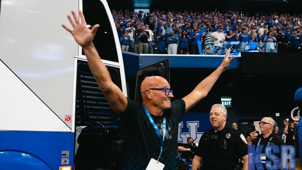 Rex Chapman steps off the bus at Mark Pope's introductory press conference - Aaron Perkins, Kentucky Sports Radio