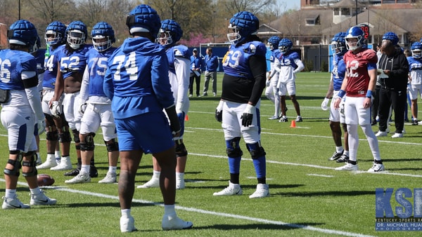 Kentucky football practice offensive line