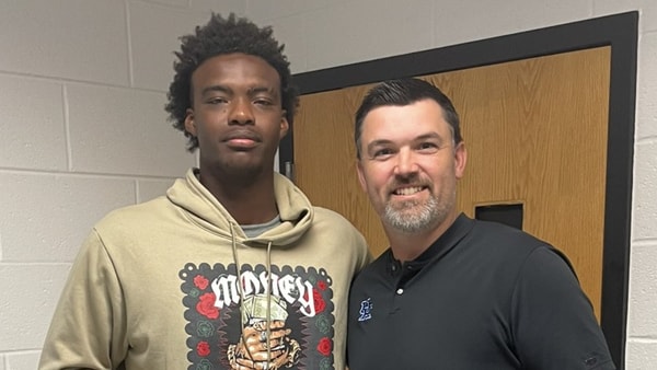 6-foot-7-edge-nicholas-smith-schedules-kentucky-official-visit