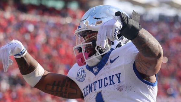 Kentucky RB Ray Davis Ls Down