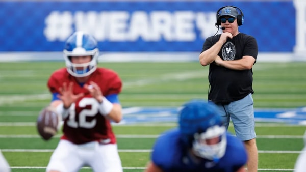 Mark Stoops closely watches a Kentucky football practice