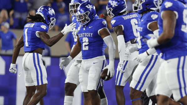 Kentucky defense celebrates with Jamon Dumas-Johnson