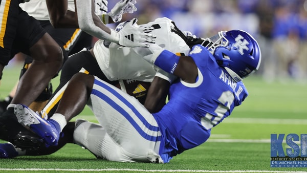 Alex Afari makes a tackle - Dr. Michael Huang, Kentucky Sports Radio