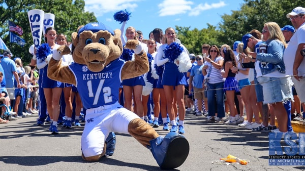 Kentucky mascot at Cat Walk - Dr. Michael Huang, Kentucky Sports Radio