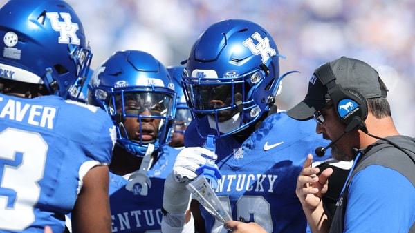 Kentucky defensive coordinator Brad White talks to his linebackers - Dr. Michael Huang, Kentucky Sports Radio