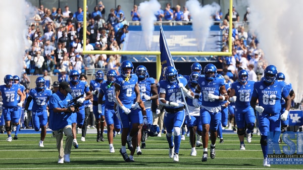 Kentucky takes the field at Kroger Field - Dr. Michael Huang, Kentucky Sports Radio