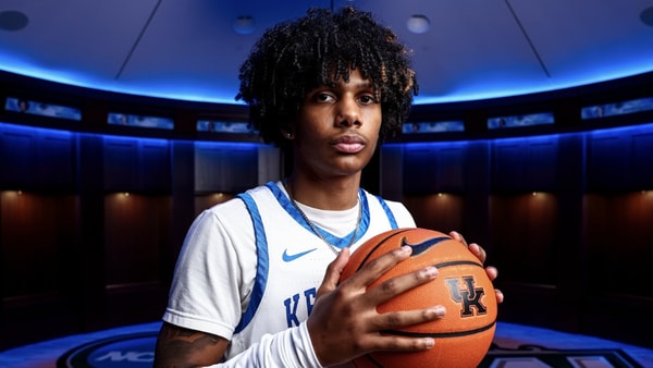 kentucky-strong-push-acaden-lewis-full-staff-visiting