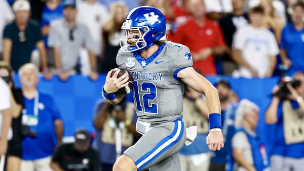 Brock Vandagriff running the ball - UK Athletics