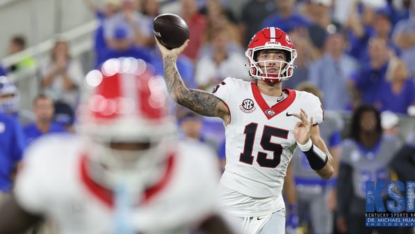 Georgia quarterback Carson Beck throws the ball vs. Kentucky - Dr. Michael Huang, Kentucky Sports Radio