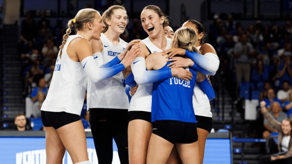 Kentucky volleyball players huddle - UK Athletics