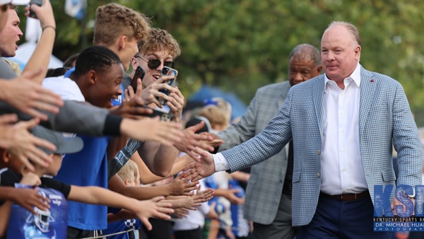 Kentucky head coach Mark Stoops greets fans at the Cat Walk - Dr. Michael Huang, Kentucky Sports Radio