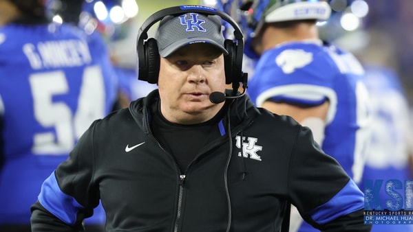 Mark Stoops coaching during Auburn game - Dr. Michael Huang, Kentucky Sports Radio