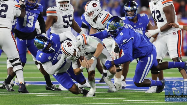 Kentucky defenders tackling Auburn player - Dr. Michael Huang, Kentucky Sports Radio