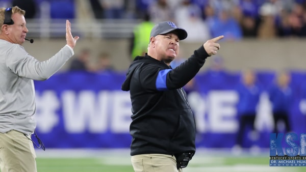 Mark Stoops points in frustration during Auburn game - Dr. Michael Huang, Kentucky Sports Radio