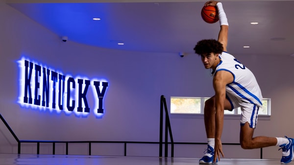 Malachi Moreno poses during Kentucky official visit (Photo: UK Athletics)
