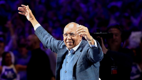 Former Kentucky head coach Tubby Smith is the Y at Rupp Arena, vis Dr. Michael Huang, KSR