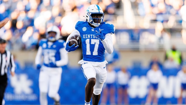 Nov 16, 2024; Lexington, Kentucky, USA; Kentucky Wildcats wide receiver Hardley Gilmore IV (17) carries the ball during the second quarter against the Murray State Racers at Kroger Field. Mandatory Credit: Jordan Prather-Imagn Images