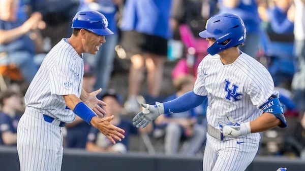 Ryan-Schwartz-emerging-down-stretch-Kentucky