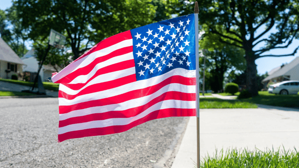 An American flag for Memorial Day waves at the end of a driveway along Quill Road in Levittown on May 20, 2025. © Daniella Heminghaus | Bucks County Courier Times / USA TODAY NETWORK via Imagn Images
