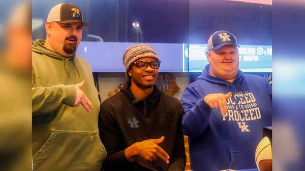uk-fans-of-the-day-want-notes-otega-oweh-news-nba-draft
