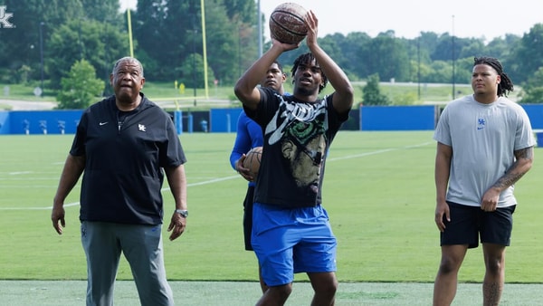 Kentucky football players play HORSE in a summer team bonding activity, via UK Athletics