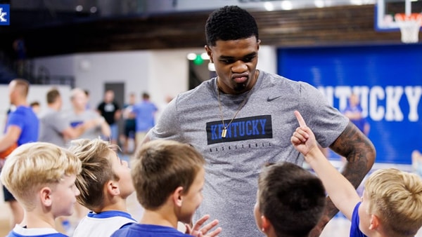 What is this camper saying to Kentucky SG Otega Oweh? (UK Athletics)
