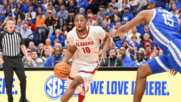 Alabama Crimson Tide forward Mouhamed Dioubate (10) drives to the basket against the Kentucky Wildcats Mar 14, 2025; Nashville, TN, USA; during the first half at Bridgestone Arena. Mandatory Credit: Steve Roberts-Imagn Images