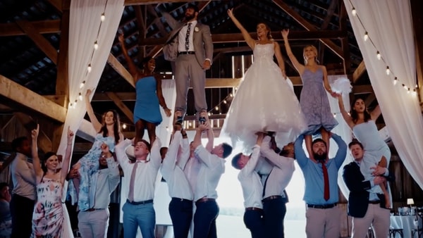 former-kentucky-UK-cheerleaders-perform-fight-song-pyramid-wedding-reception