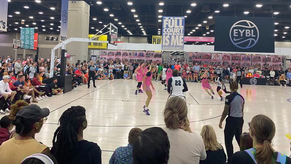 Photo via KSR's Phoenix Stevens at Run 4 Roses