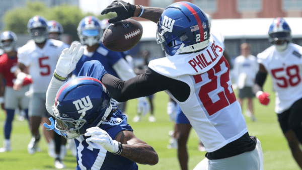 Former Kentucky Wildcats Dru Phillips and Wan'Dale Robinson battle at New York Giants training camp, via Vincent Carchietta-Imagn Images