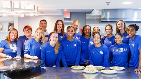 Kentucky women's basketball volunteers at the Ronald McDonald House | Eddie Justice, UK Athletics