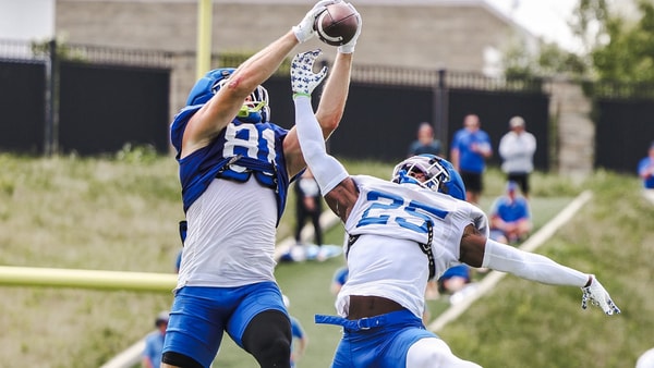 TE Willie Rodriguez makes a highlight reel catch over Jordan Lovett at Kentucky Football Fan Day, via Aaron Perkins, KSR