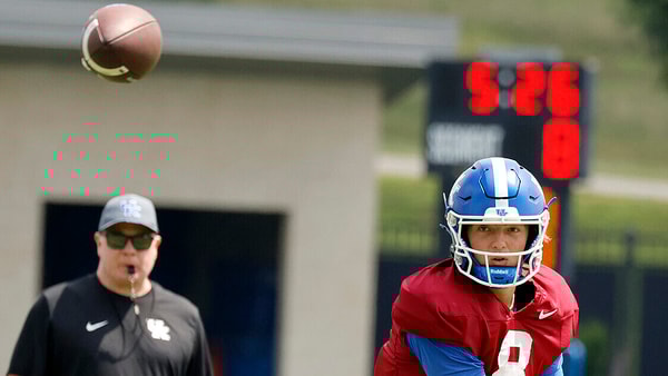 1 - Stoops watches Boley throw _MG_3132