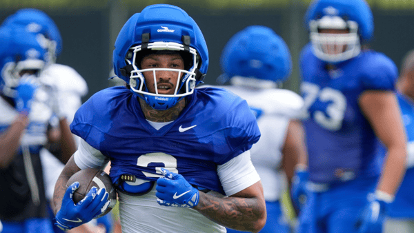 Kentucky Wildcats running back Seth McGowan runs for yardage during practice on Friday, August 1, 2025 (© Michael Clevenger/Courier Journal / USA TODAY NETWORK via Imagn Images)