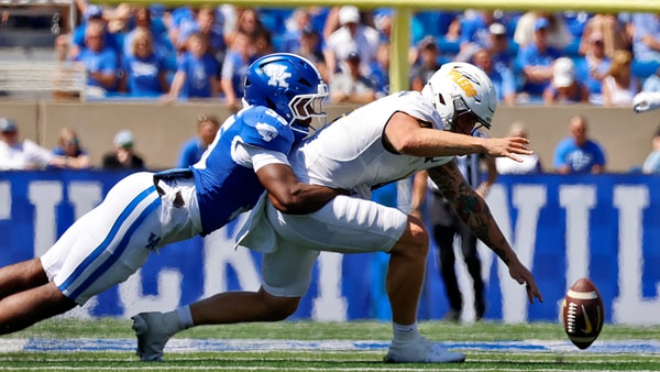 1 - Soles Strip sack fumble _MG_6246