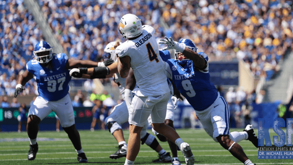 Toledo QB Tucker Gleason faces pressure from Landyn Watson and the Kentucky defense, via Dr. Michael Huang, KSR