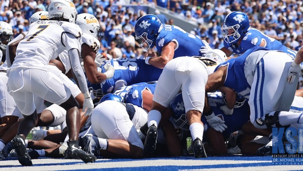 Zach Calzada rushes for touchdown behind Kentucky offensive line (Photo via Dr. Michael Huang, Kentucky Sports Radio)