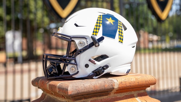 Murray State and Starlight Racing colloborated for this new spectacular helmet, via Murray State Athletics