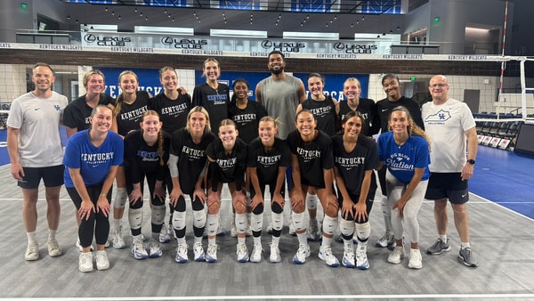 Karl-Anthony Towns hangs out with Kentucky Volleyball (Photo via Kentucky Volleyball)