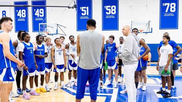 Karl-Anthony Towns talks to Kentucky Wildcats in Lexington (Photo via UK Athletics)