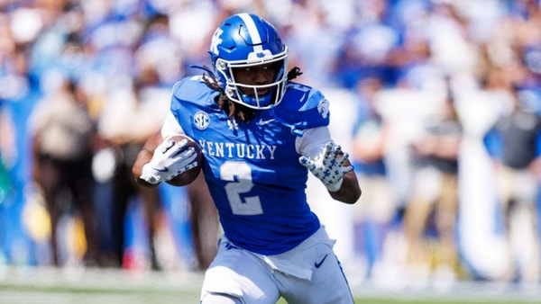 Copy of Copy of four-star-julian-phillips-discusses-recruitment-official-visits (8)