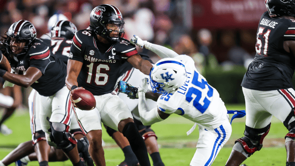 South Carolina QB LaNorris Sellers stiff-arms Kentucky DB Jordan Lovett, via Jeff Blake-Imagn Images
