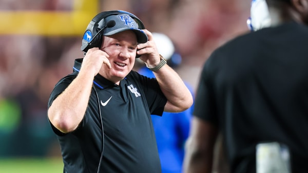 Kentucky head coach Mark Stoops on the sideline during another Kentucky loss to South Carolina, via Jeff Blake-Imagn Images