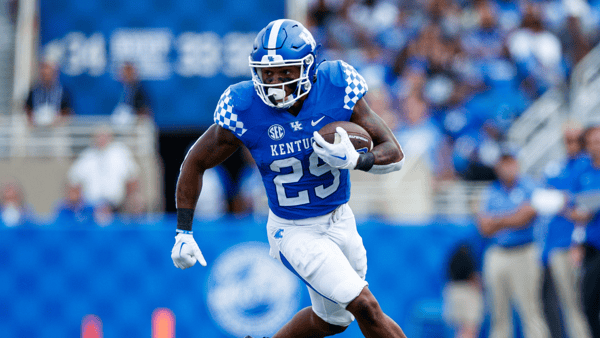 Sep 17, 2022; Lexington, Kentucky, USA; Kentucky Wildcats running back La'Vell Wright (29) runs the ball during the fourth quarter against the Youngstown State Penguins at Kroger Field. Mandatory Credit: Jordan Prather-Imagn Images