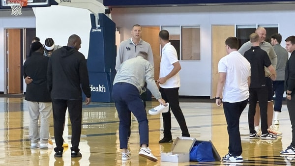 Mark Pope at OKC Thunder practice | via X/Twitter: @CAlmanza1007